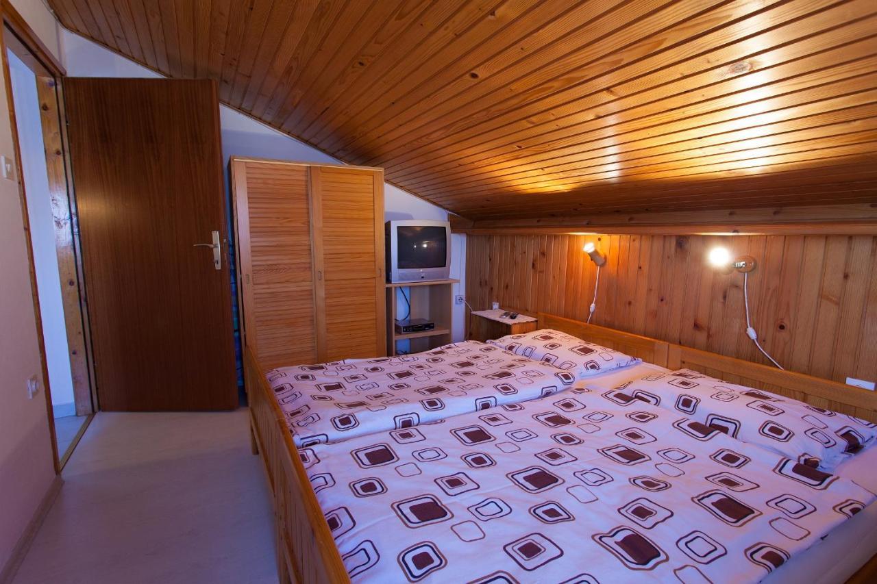 Apartments Ljerka Малинска Екстериор снимка